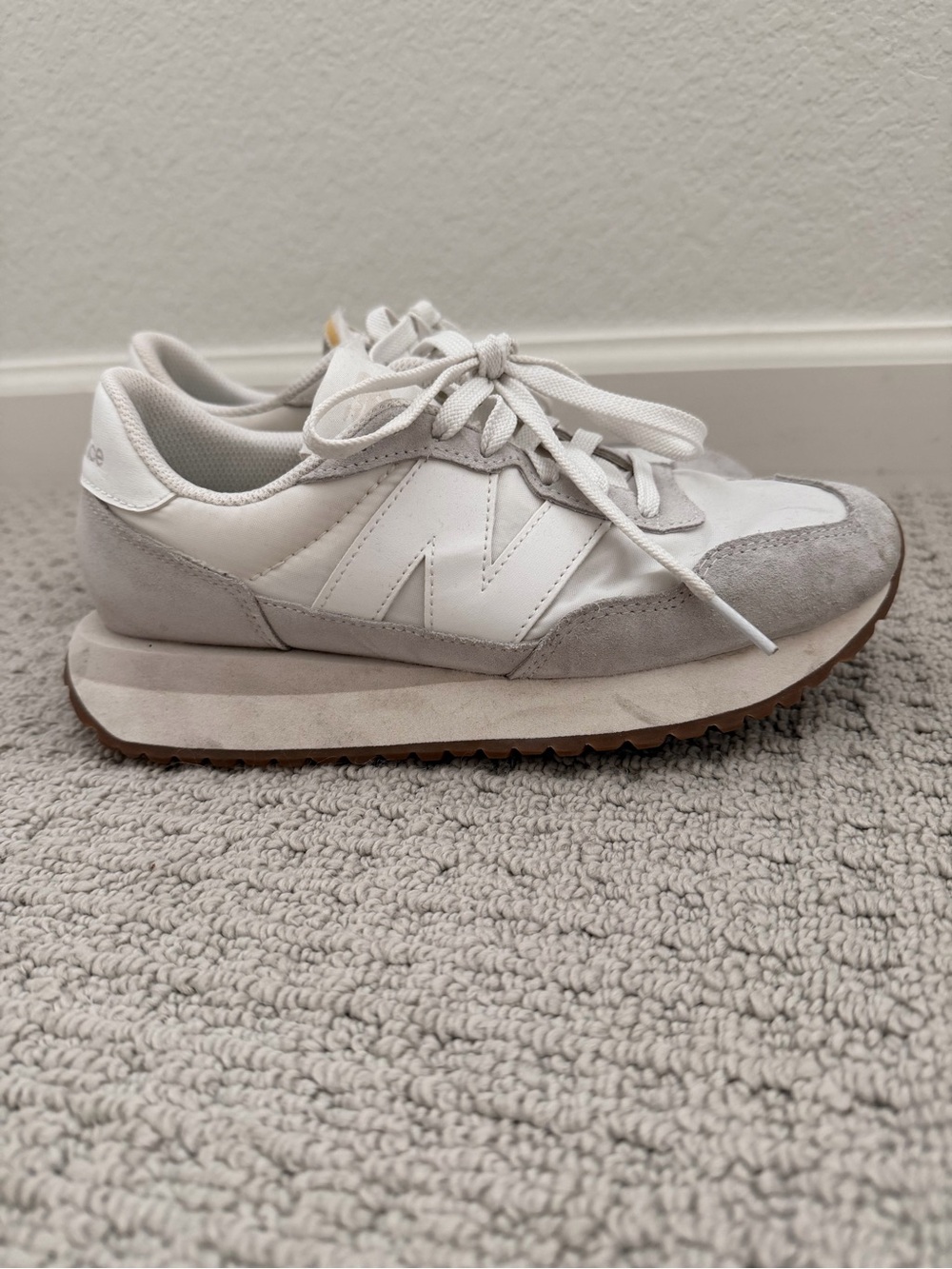 New Balance Women's White/Light Gray Retro Runner Sneakers